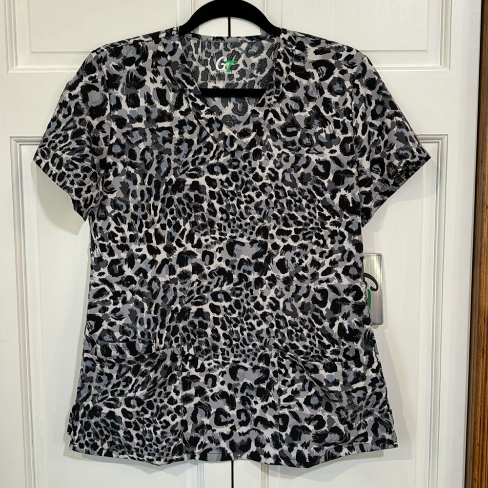 GT Performance cheetah print scrub top, size small